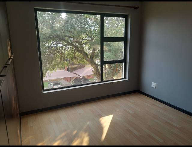 2 BEDROOM TOWNHOUSE FOR SALE IN GLENVISTA